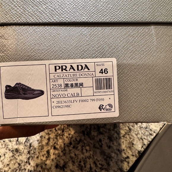 Prada - Picture 5 of 5